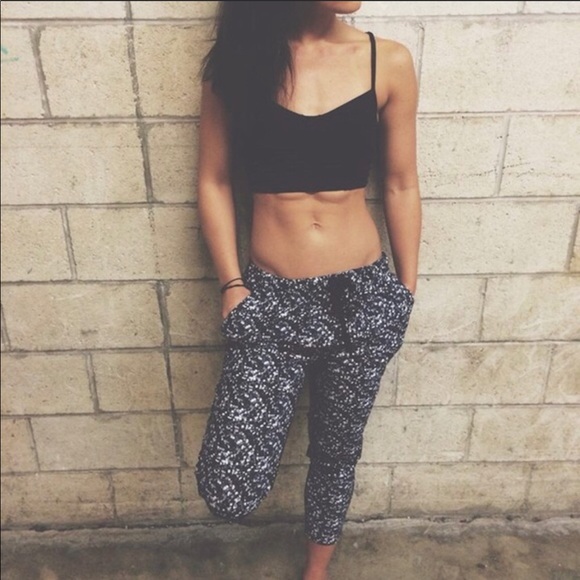 Limited Edition Lululemon Shimmer Jogger - Picture 3 of 15